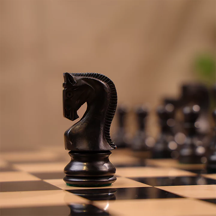 21" Ebonised Round Edged Wooden Chess Set With 3.9" Zagreb Design Chess Pieces - Image 5