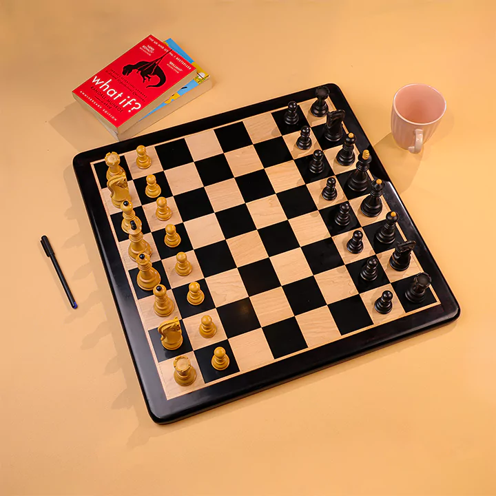 21" Ebonised Round Edged Wooden Chess Set With 3.9" Zagreb Design Chess Pieces - Image 6