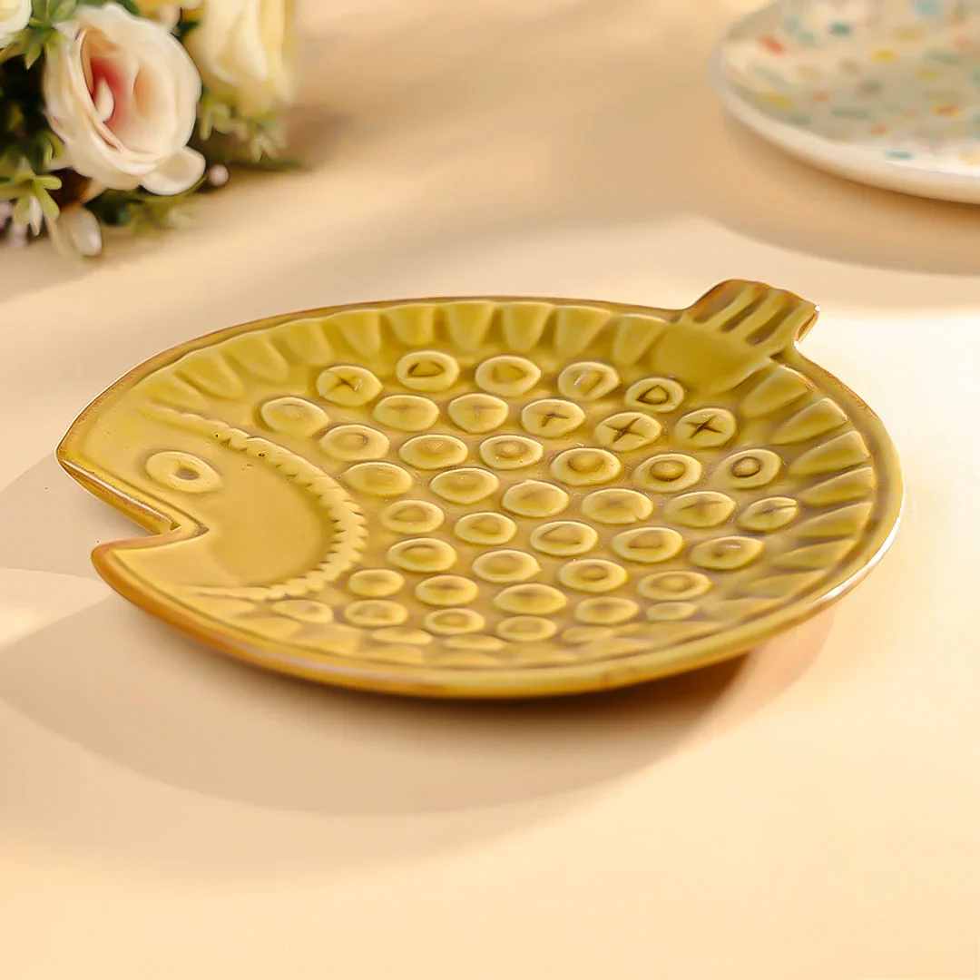 8" Studio Pottery Embossed Fish Shaped Plate - Image 6