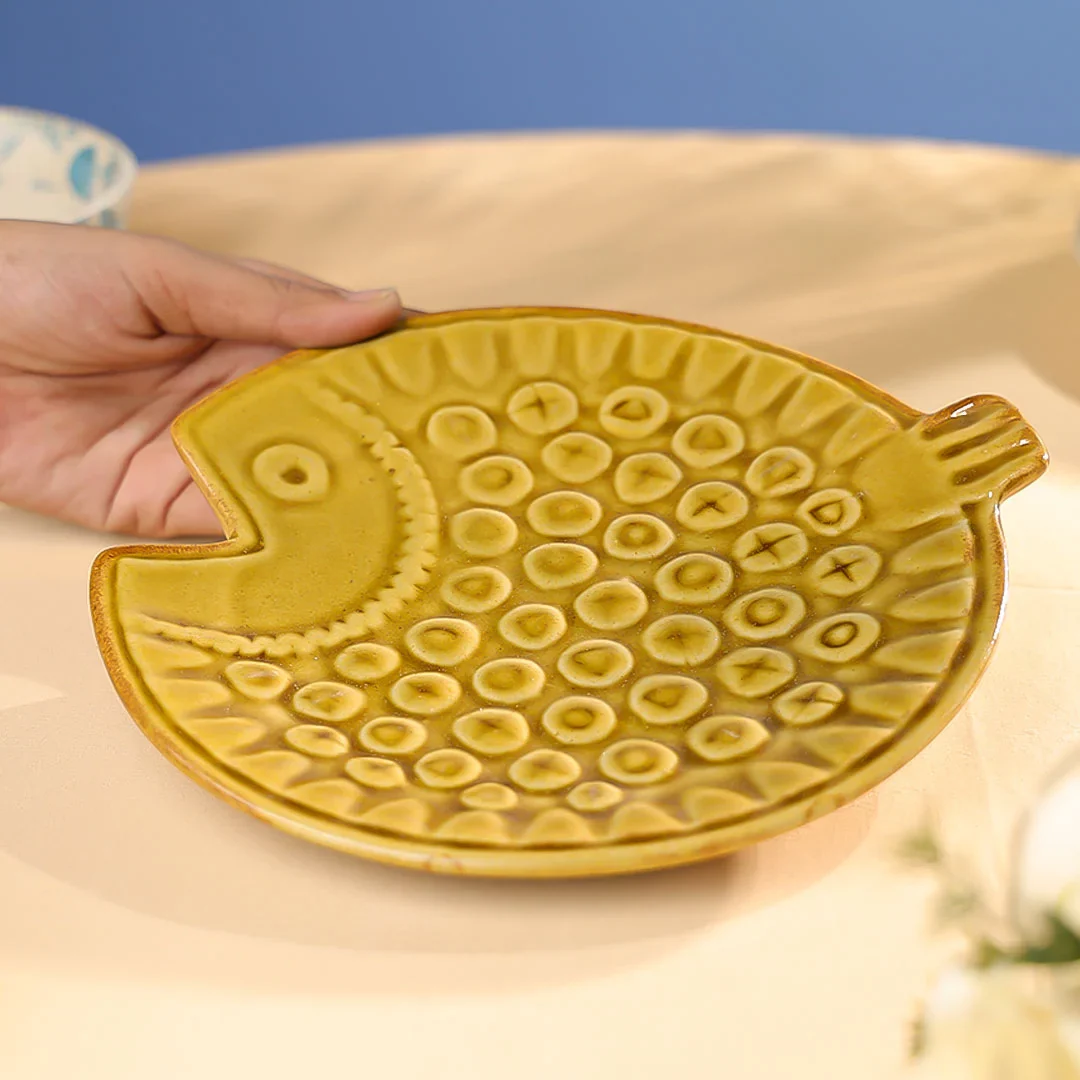 8" Studio Pottery Embossed Fish Shaped Plate - Image 8