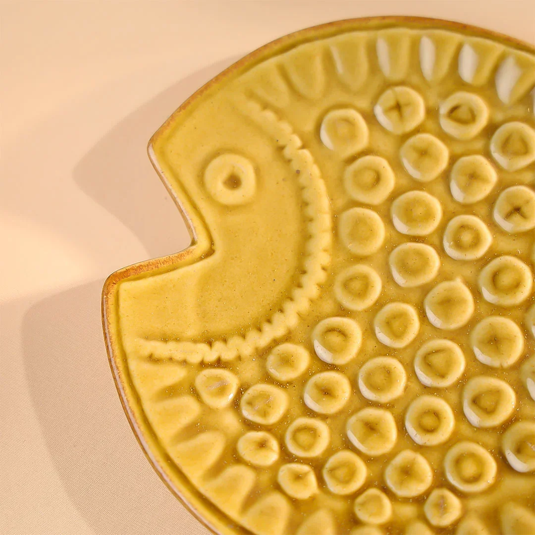 8" Studio Pottery Embossed Fish Shaped Plate - Image 9