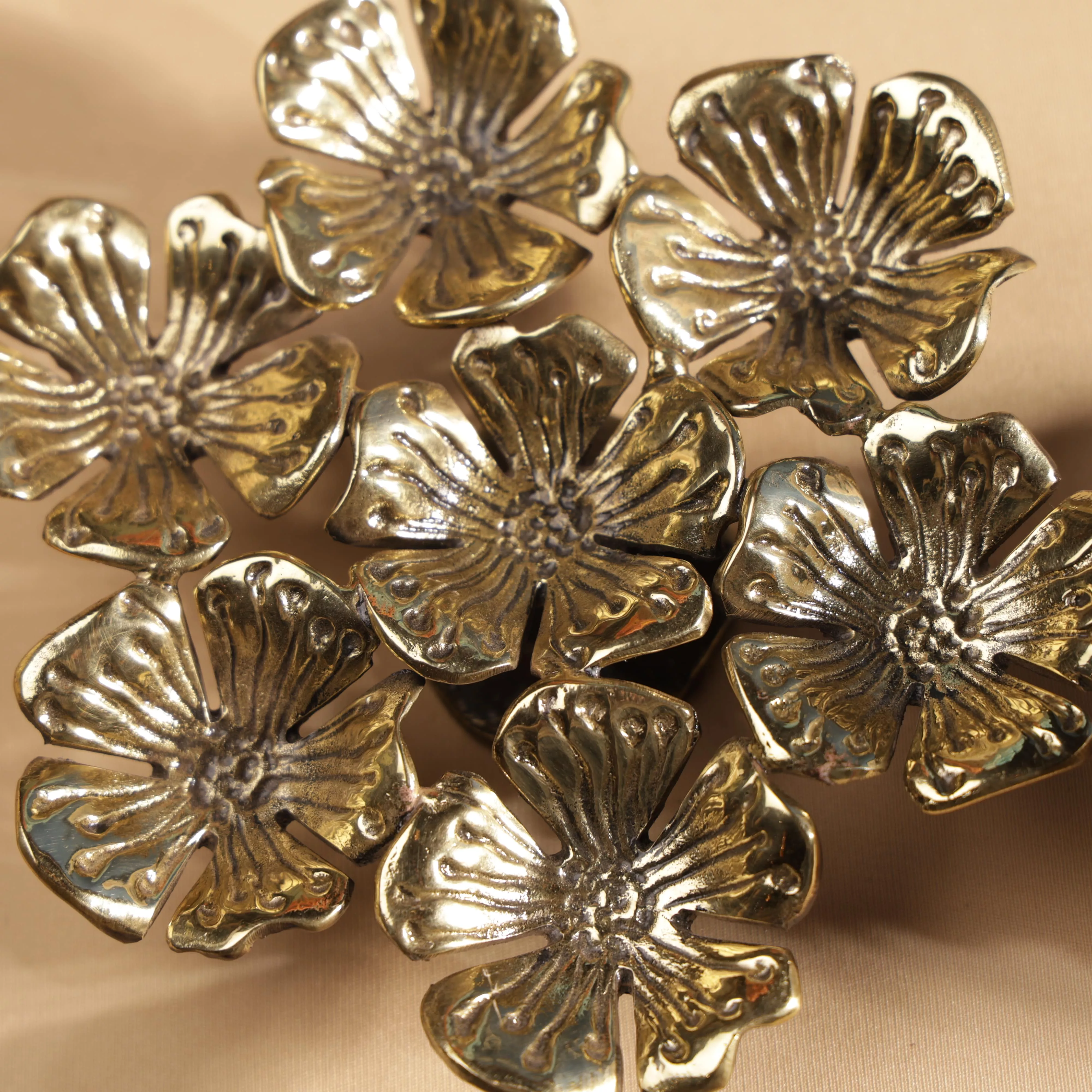 Antique FInish Brass Geranium FLower Bunch Table Decor - Image 3