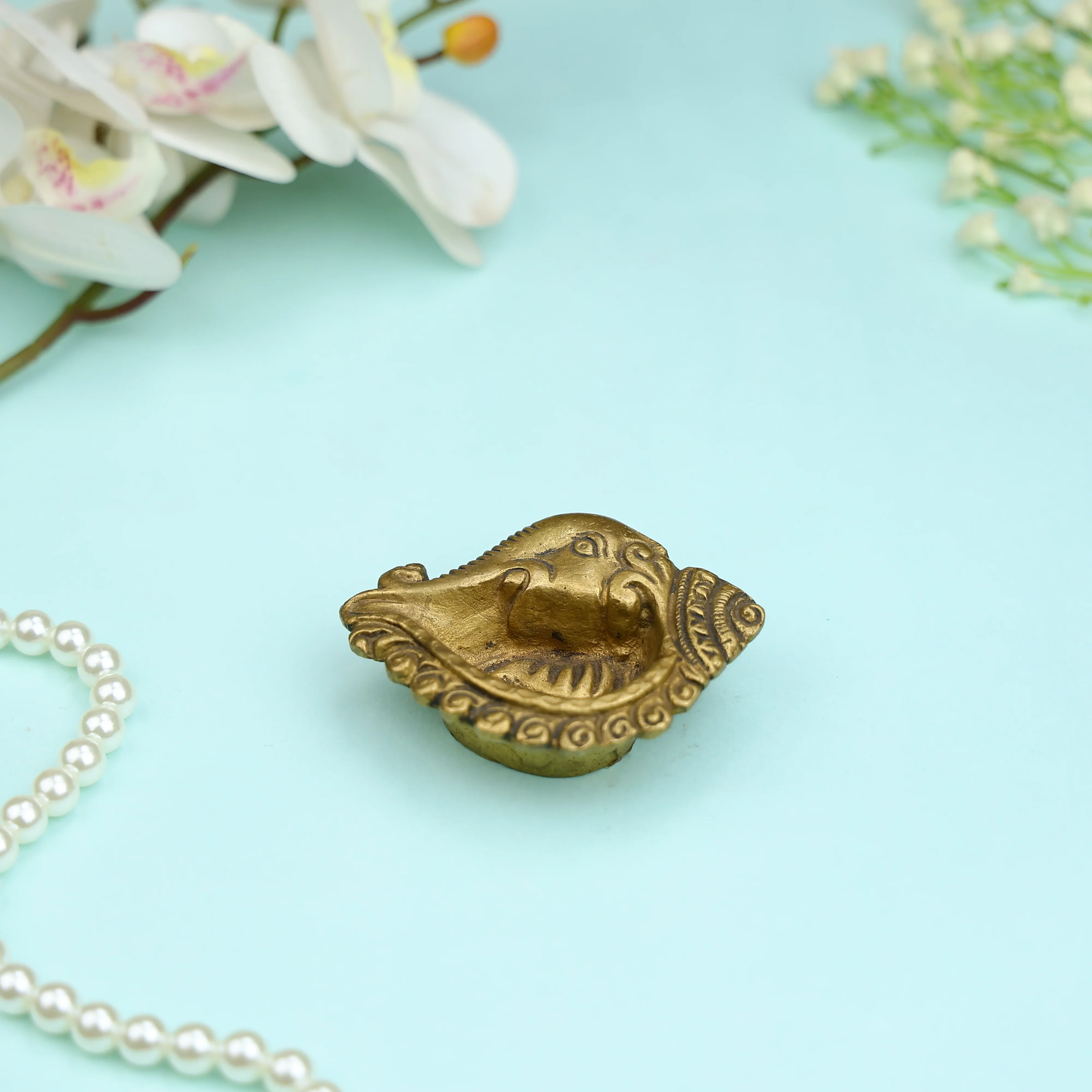 3" Brass Lord Ganesha Shankh Shaped Diya - Image 4
